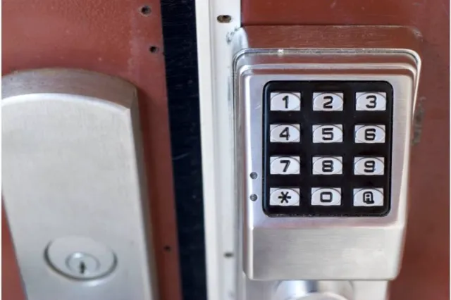 Features of Modern Keypad Door Locks That Help Your Business