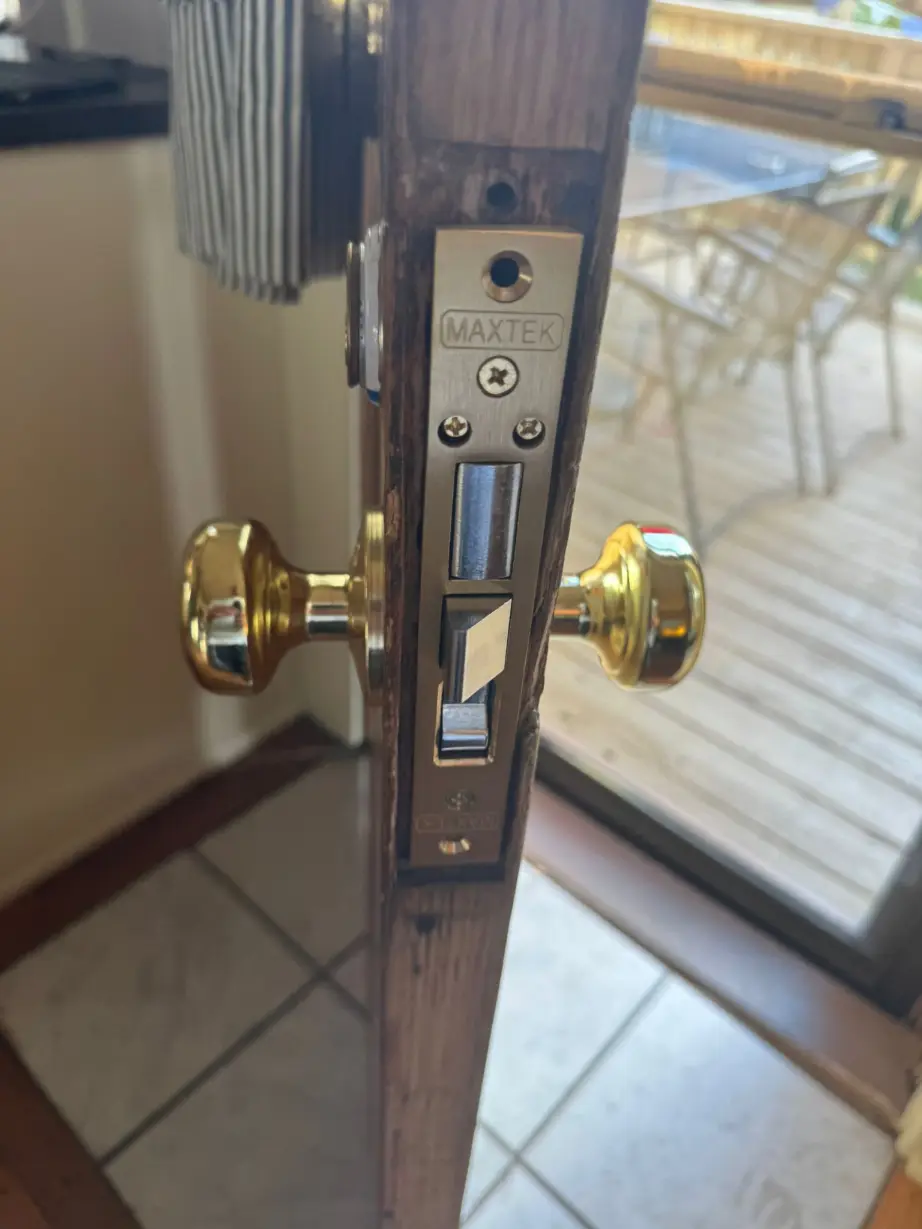 find an auto locksmith near me
